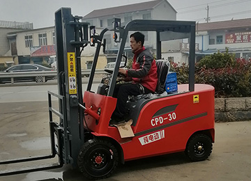 3T电动叉车