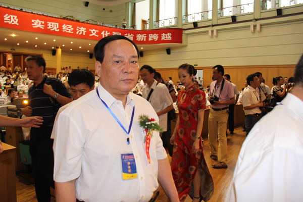 /热烈祝贺山东中煤工矿集团董事长兼总经理渠青同志荣获“山东省优秀企业家”荣誉称号/