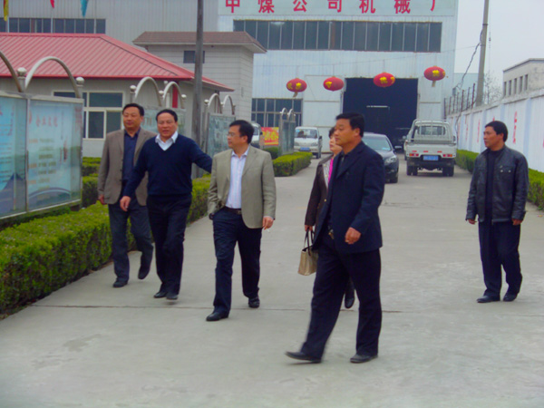 /济宁市政府、市卫生局有关领导来我集团参观指导/